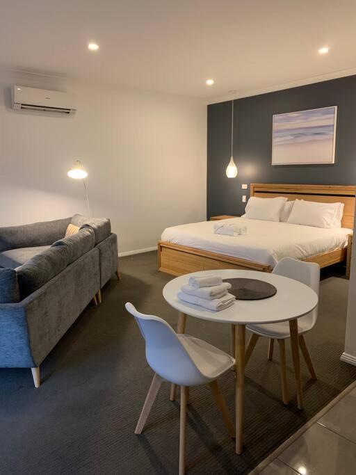 Beachfront Self Contained Studio White Beach Екстер'єр фото